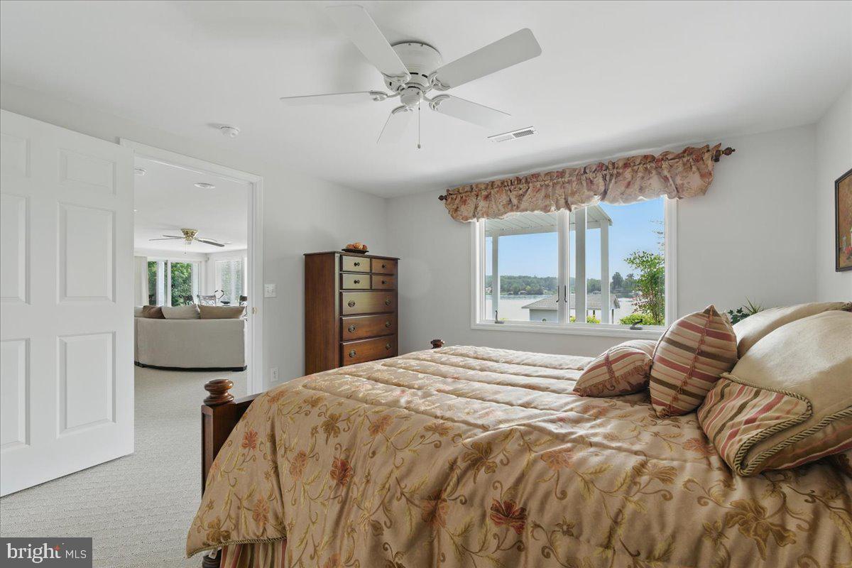 CONTENTMENT ISLAND - Residential