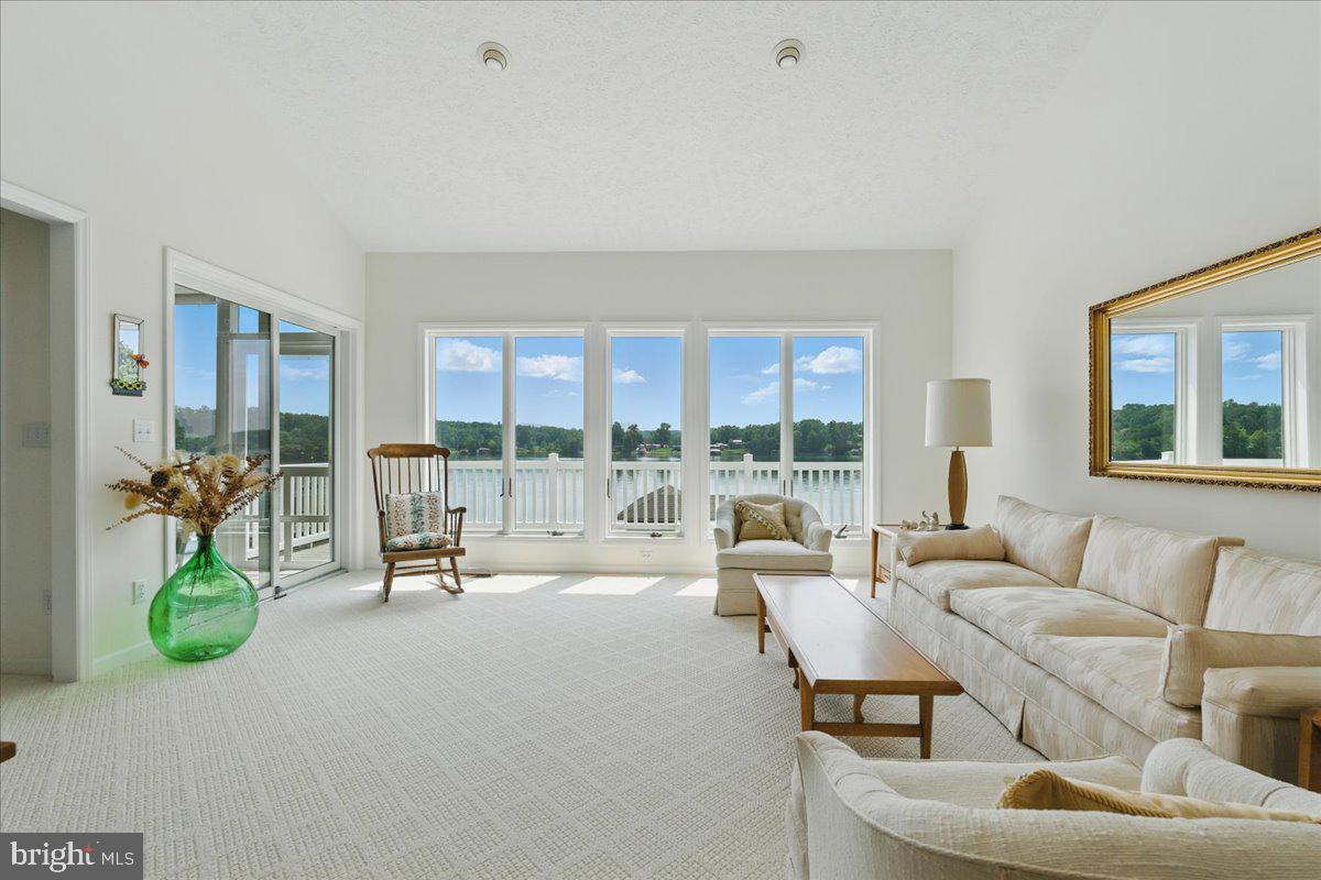 CONTENTMENT ISLAND - Residential