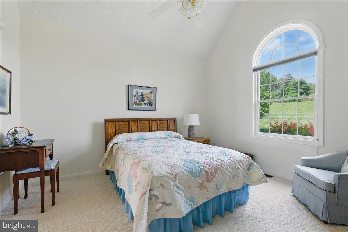 CONTENTMENT ISLAND - Residential