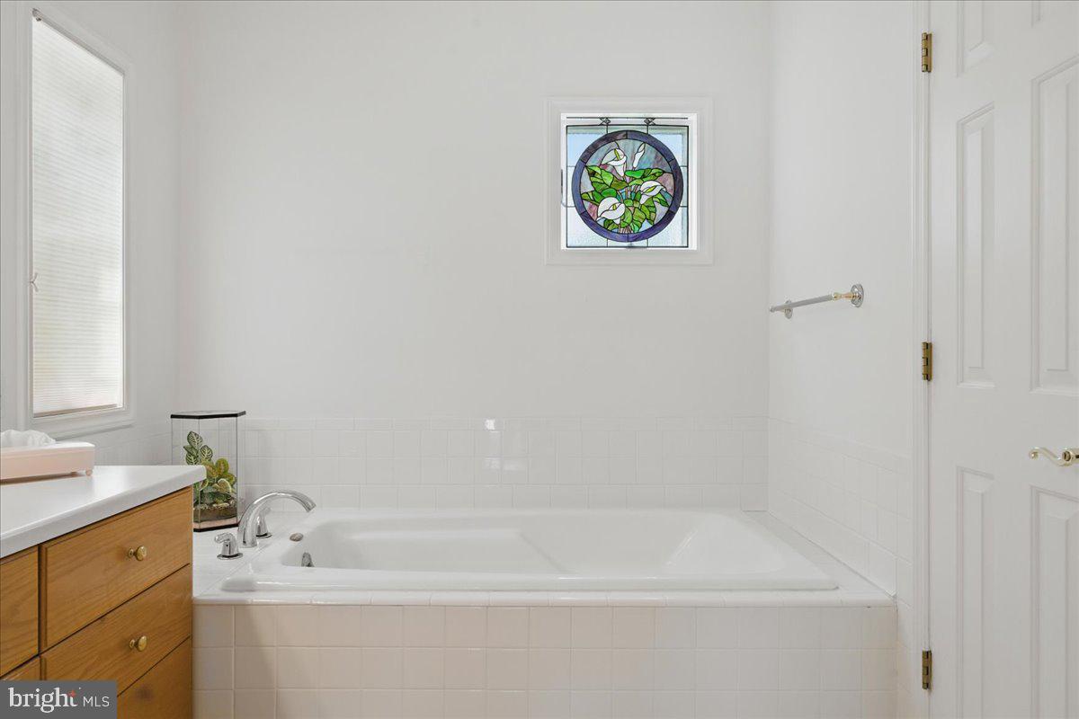 CONTENTMENT ISLAND - Residential