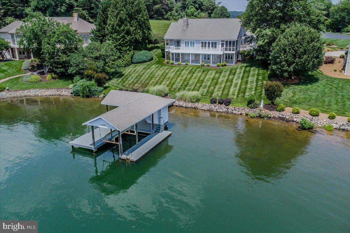 CONTENTMENT ISLAND - Residential