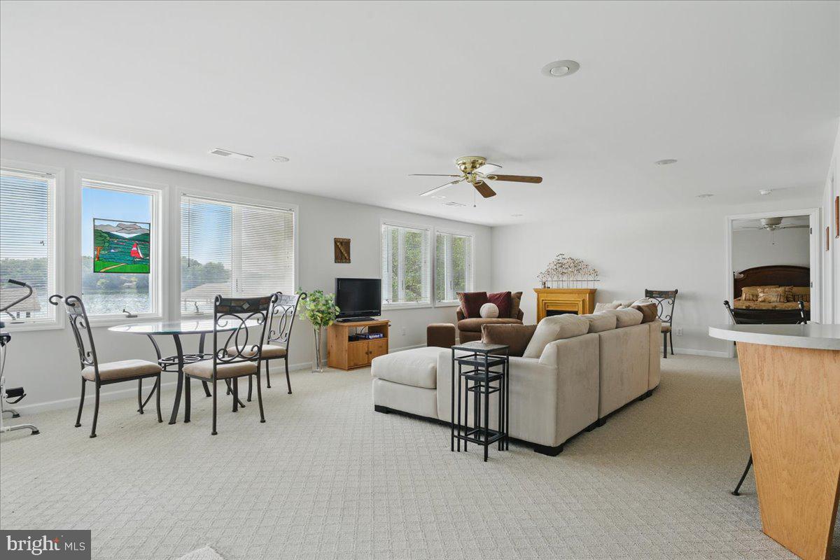 CONTENTMENT ISLAND - Residential