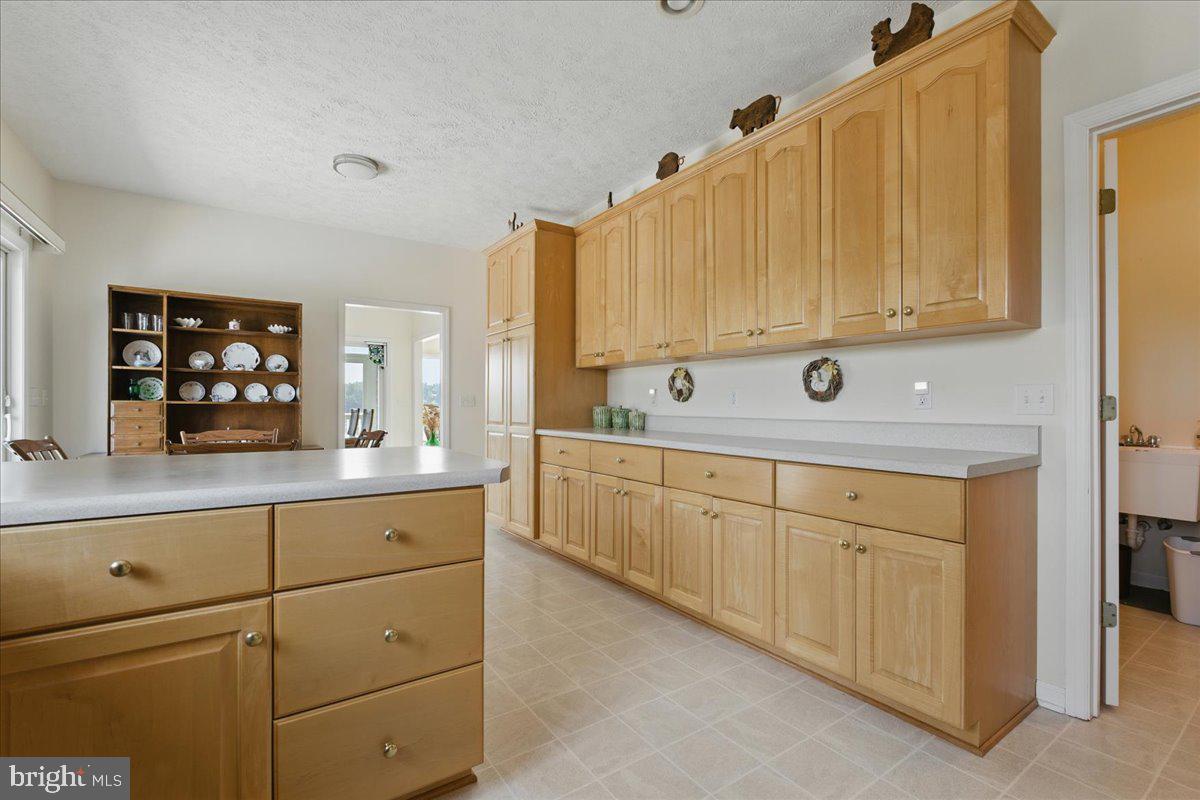 CONTENTMENT ISLAND - Residential