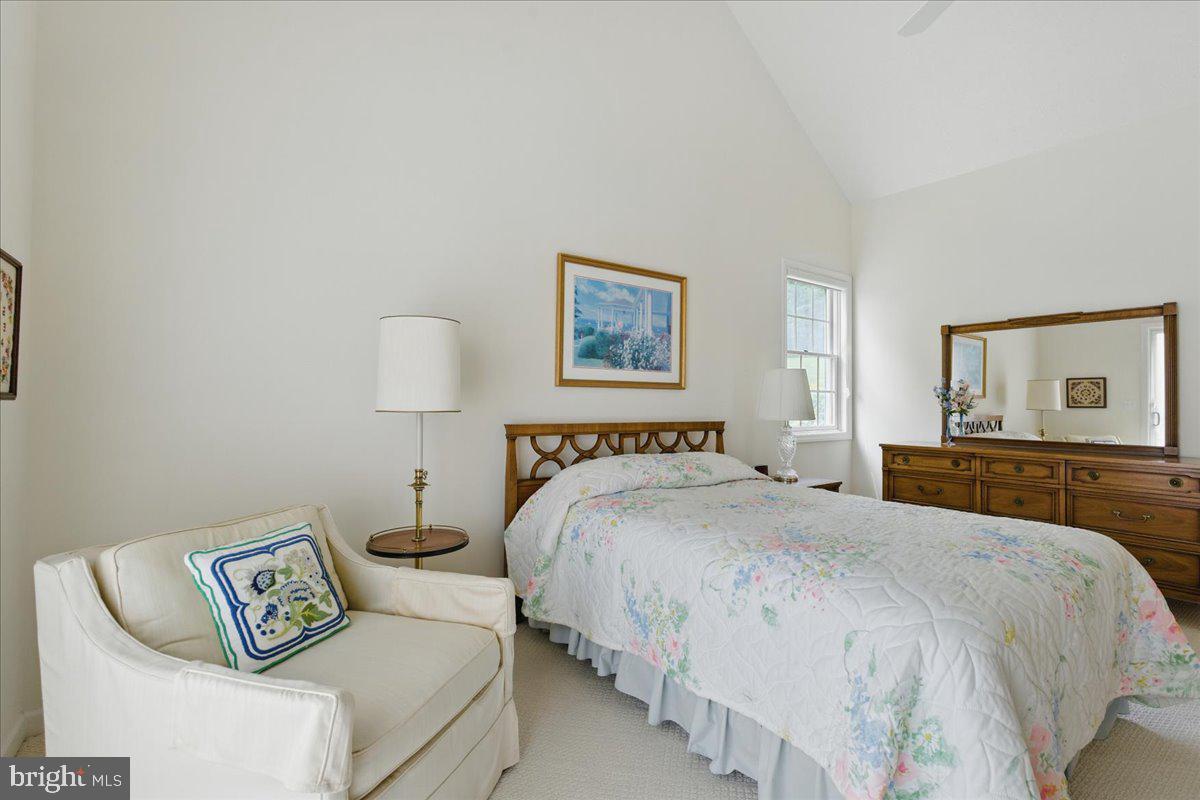 CONTENTMENT ISLAND - Residential