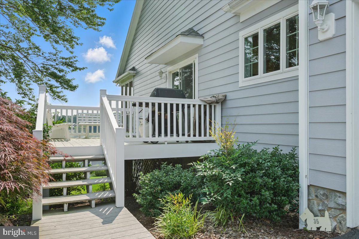 CONTENTMENT ISLAND - Residential