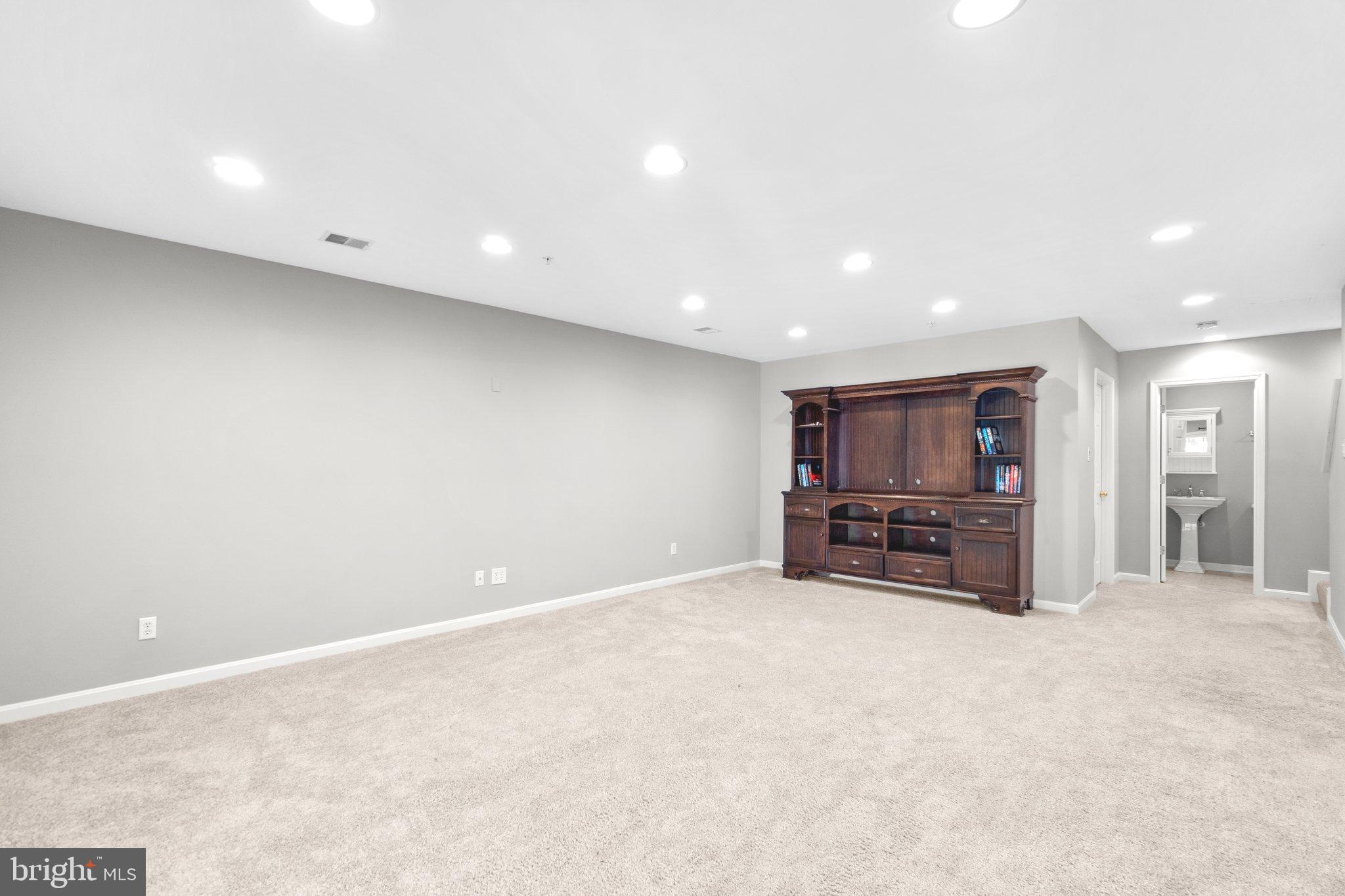 TWIN ARCH CROSSING - Residential