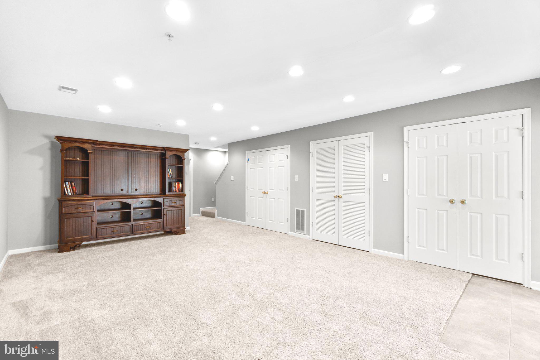 TWIN ARCH CROSSING - Residential