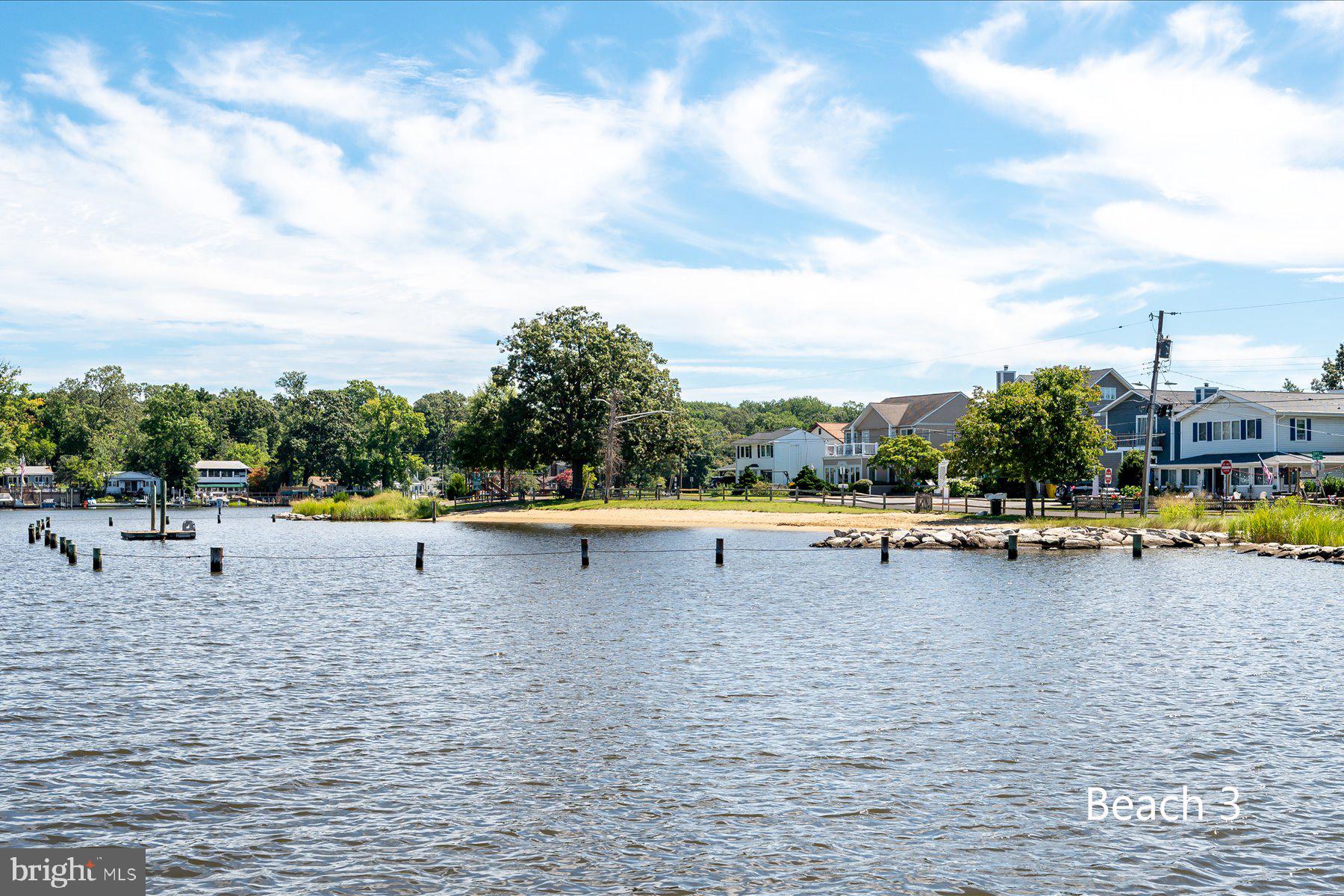 WOODLAND BEACH - Residential