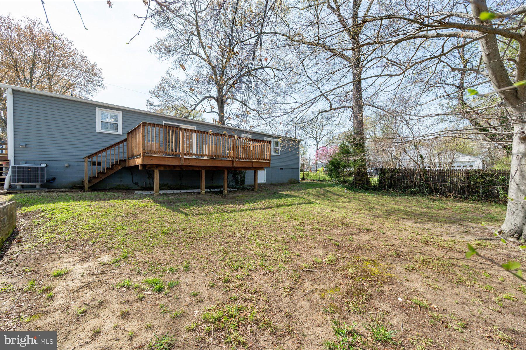 WOODLAND BEACH - Residential