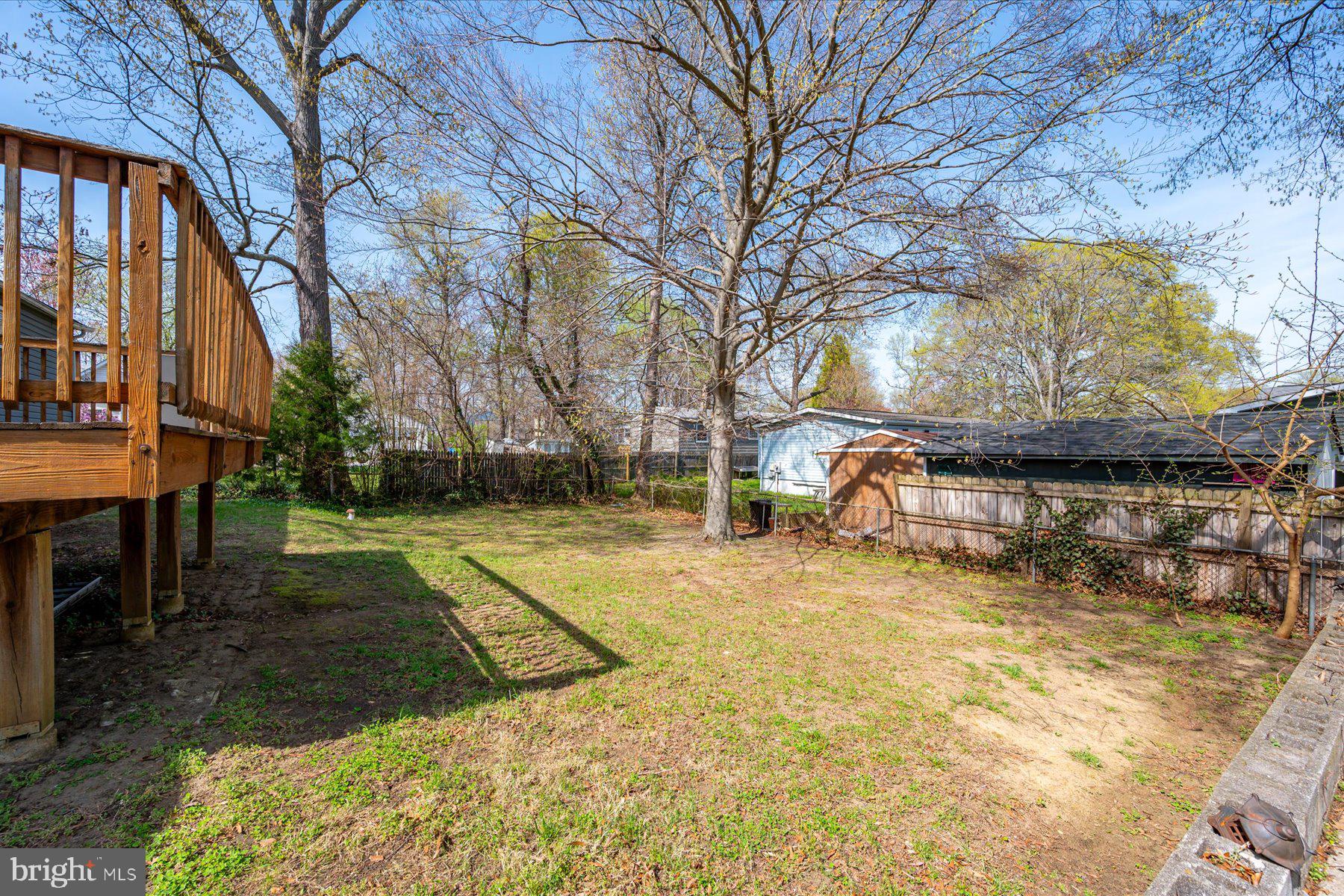 WOODLAND BEACH - Residential