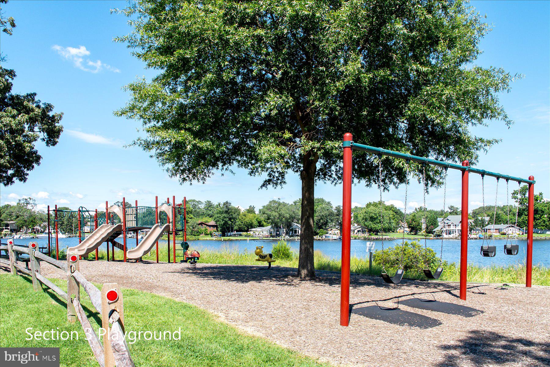 WOODLAND BEACH - Residential