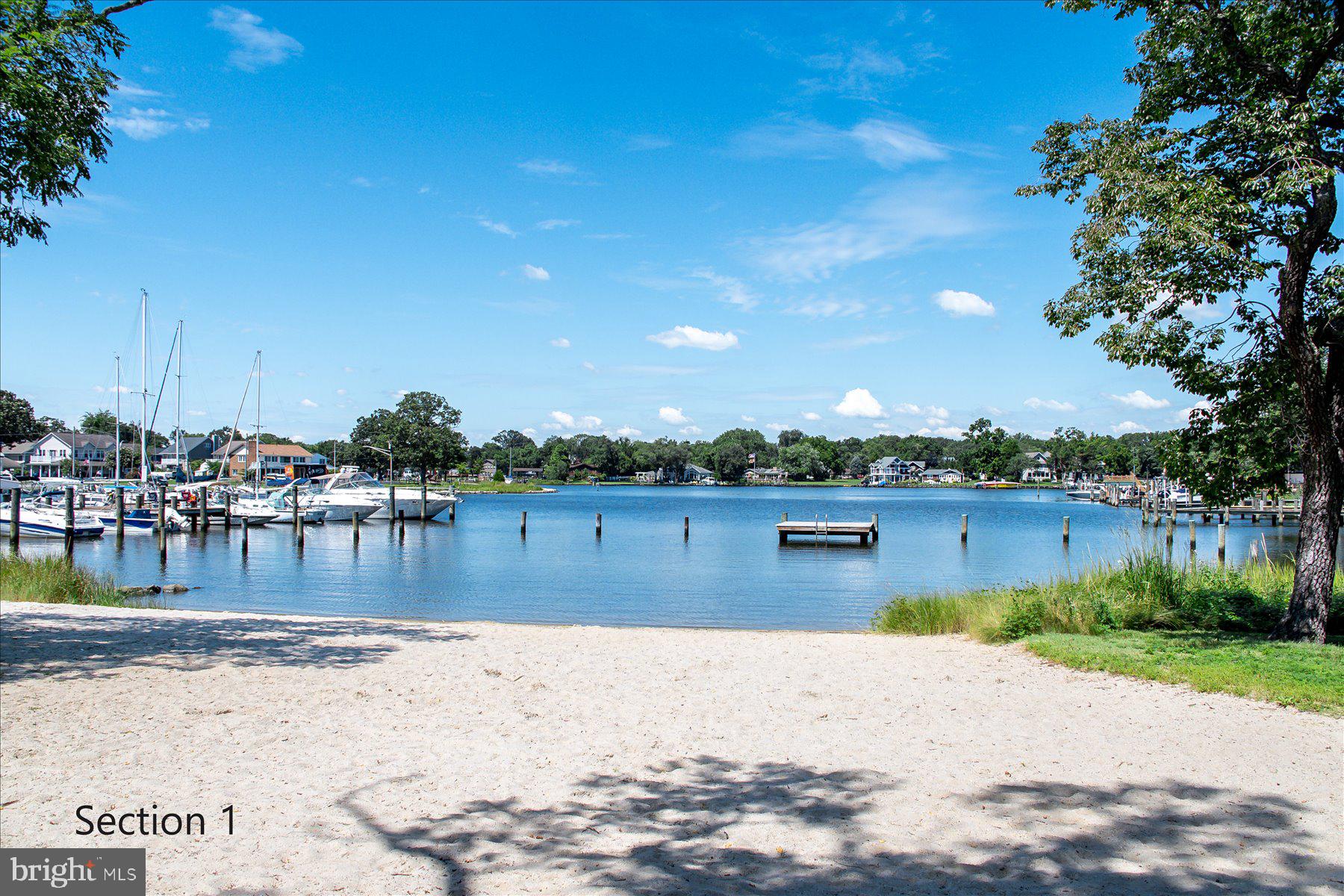 WOODLAND BEACH - Residential