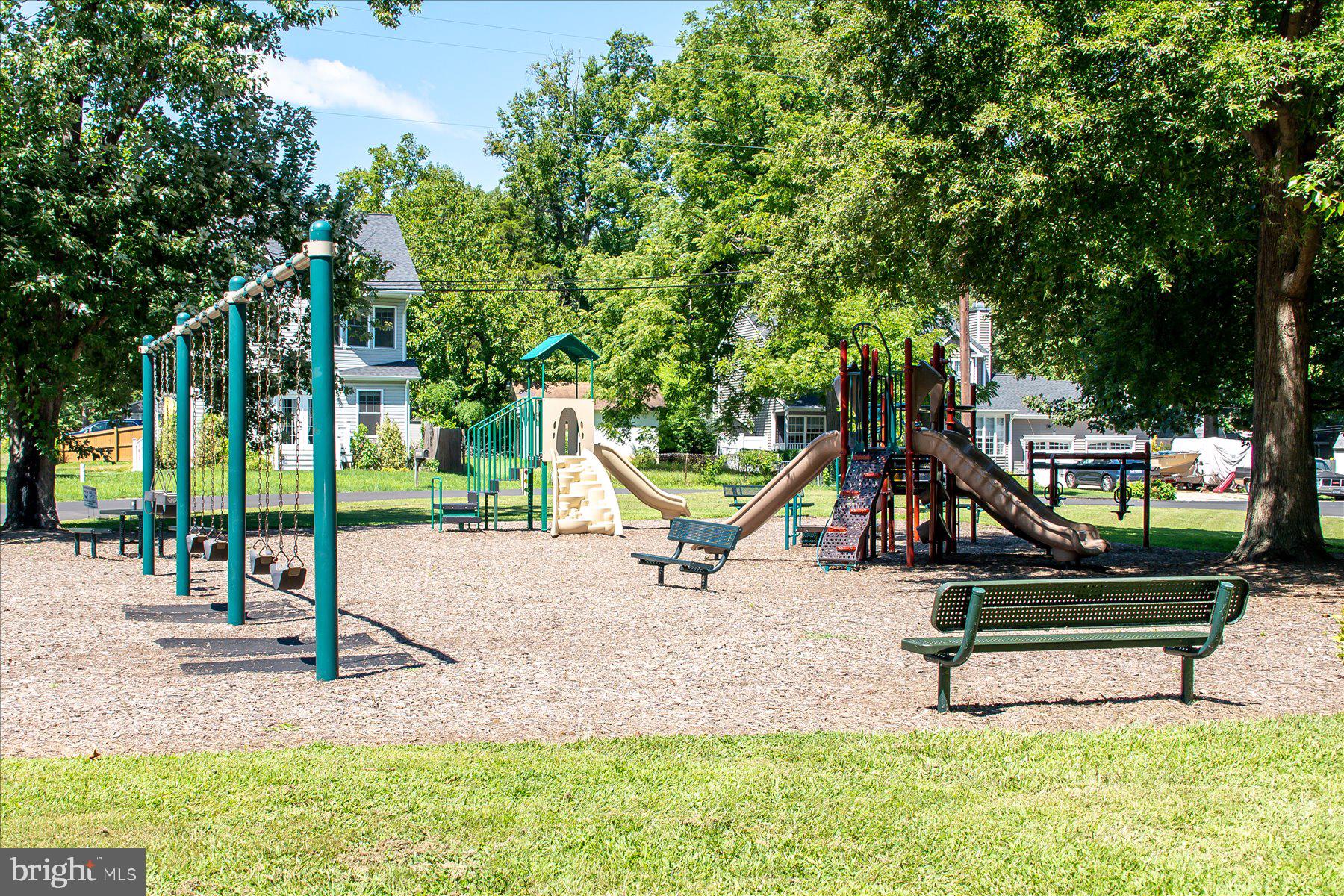 WOODLAND BEACH - Residential