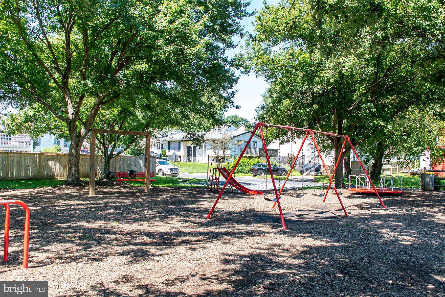 WOODLAND BEACH - Residential