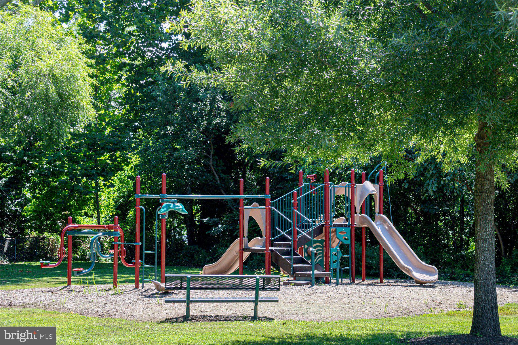 WOODLAND BEACH - Residential