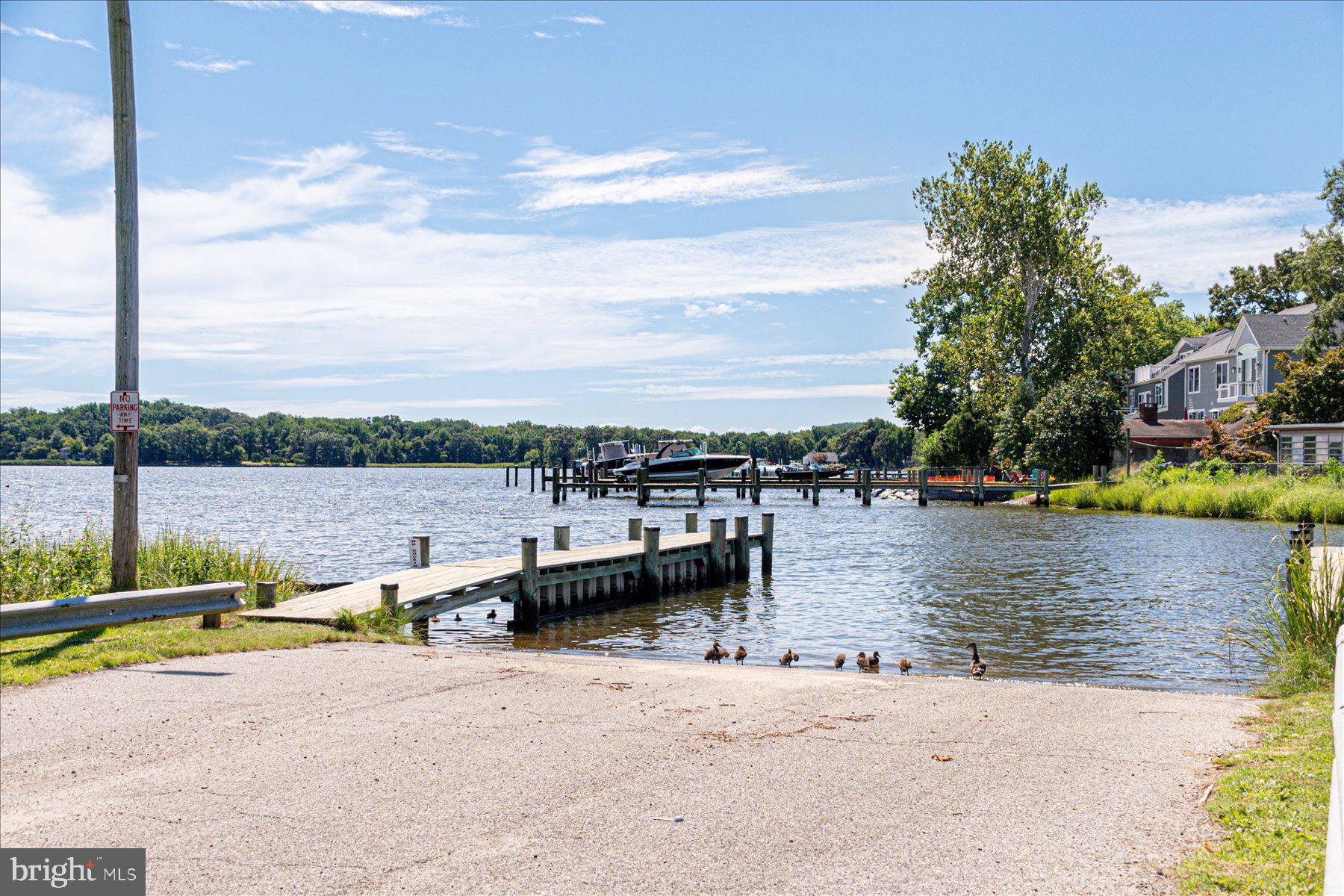 WOODLAND BEACH - Residential