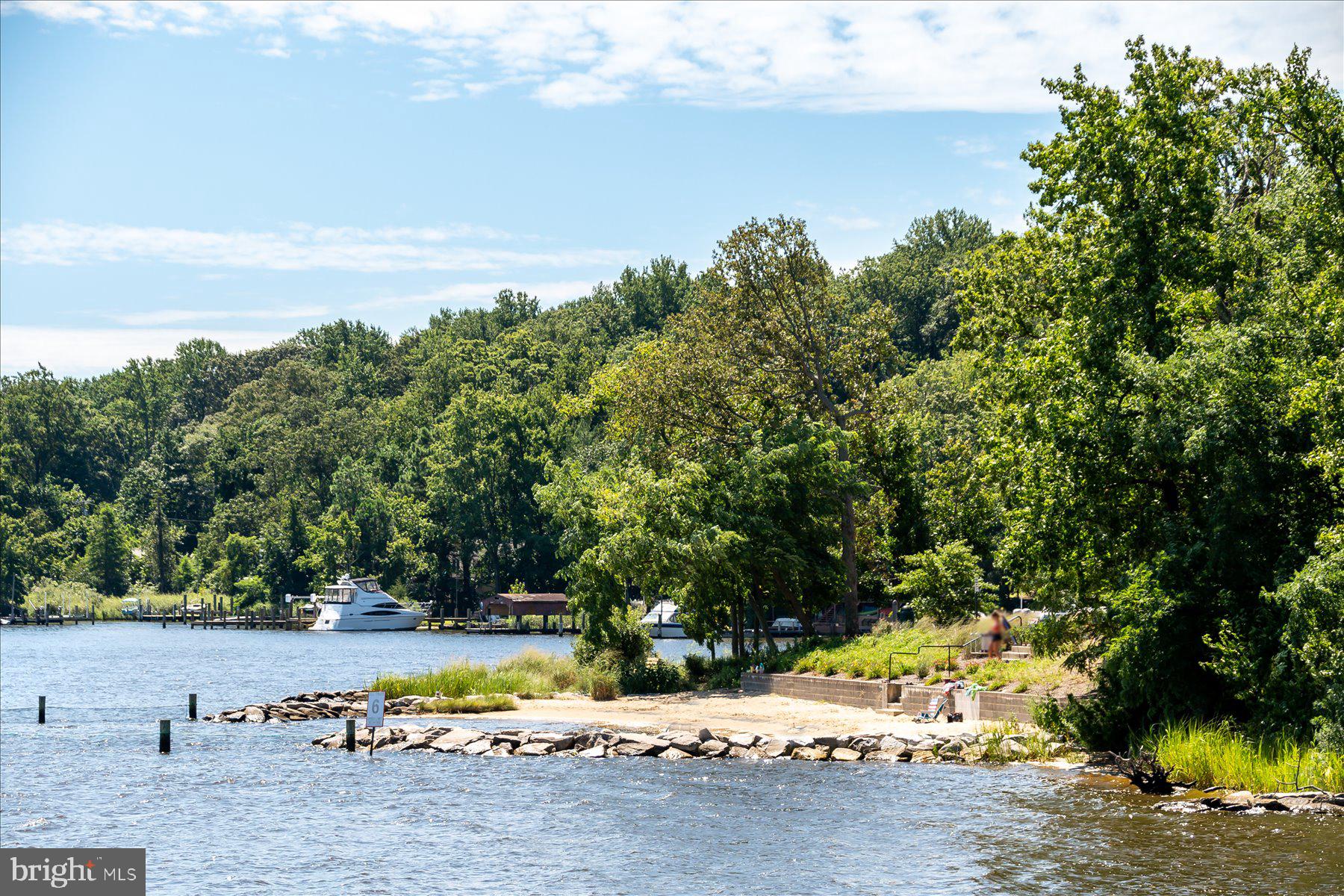 WOODLAND BEACH - Residential