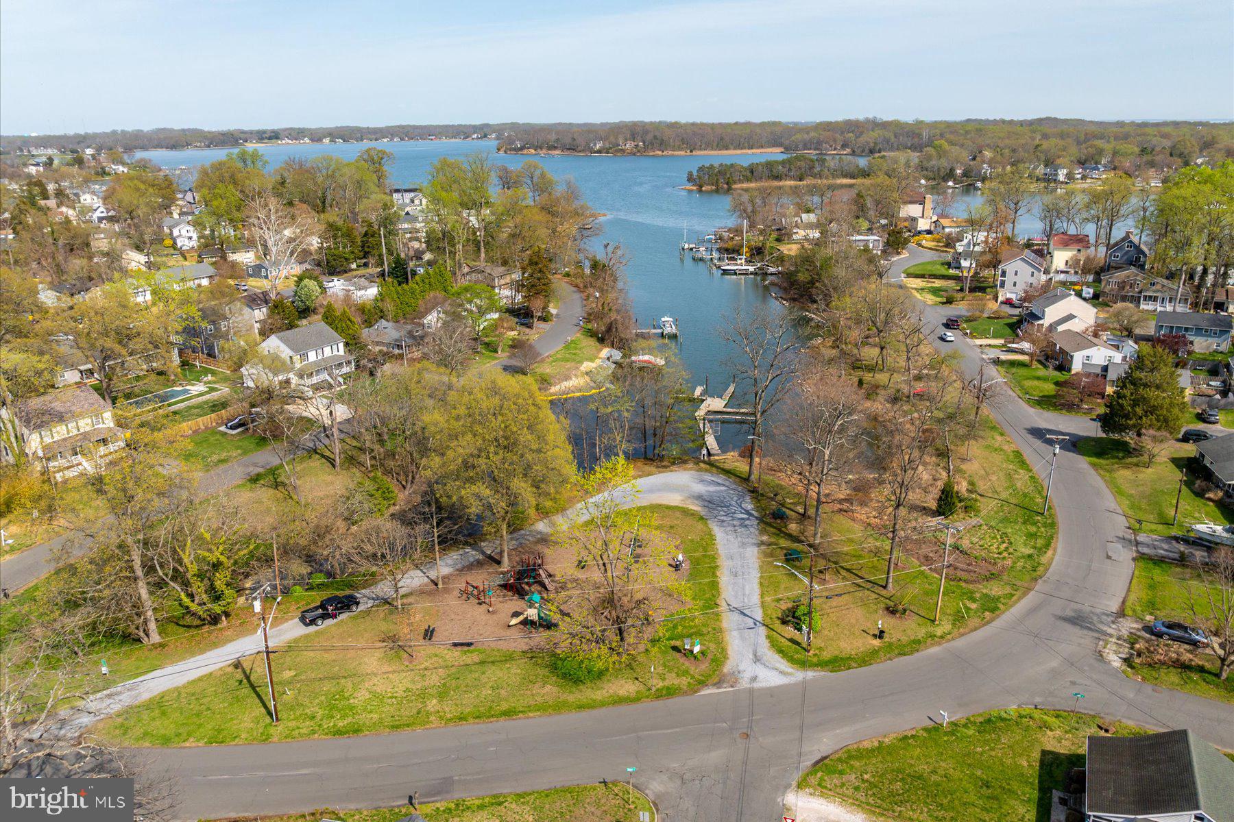 WOODLAND BEACH - Residential