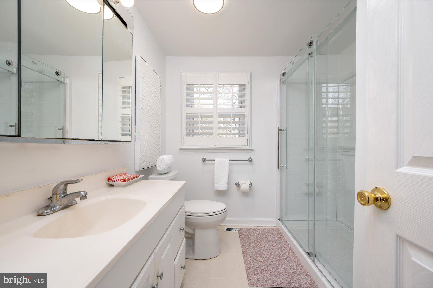 WOODLAND BEACH - Residential