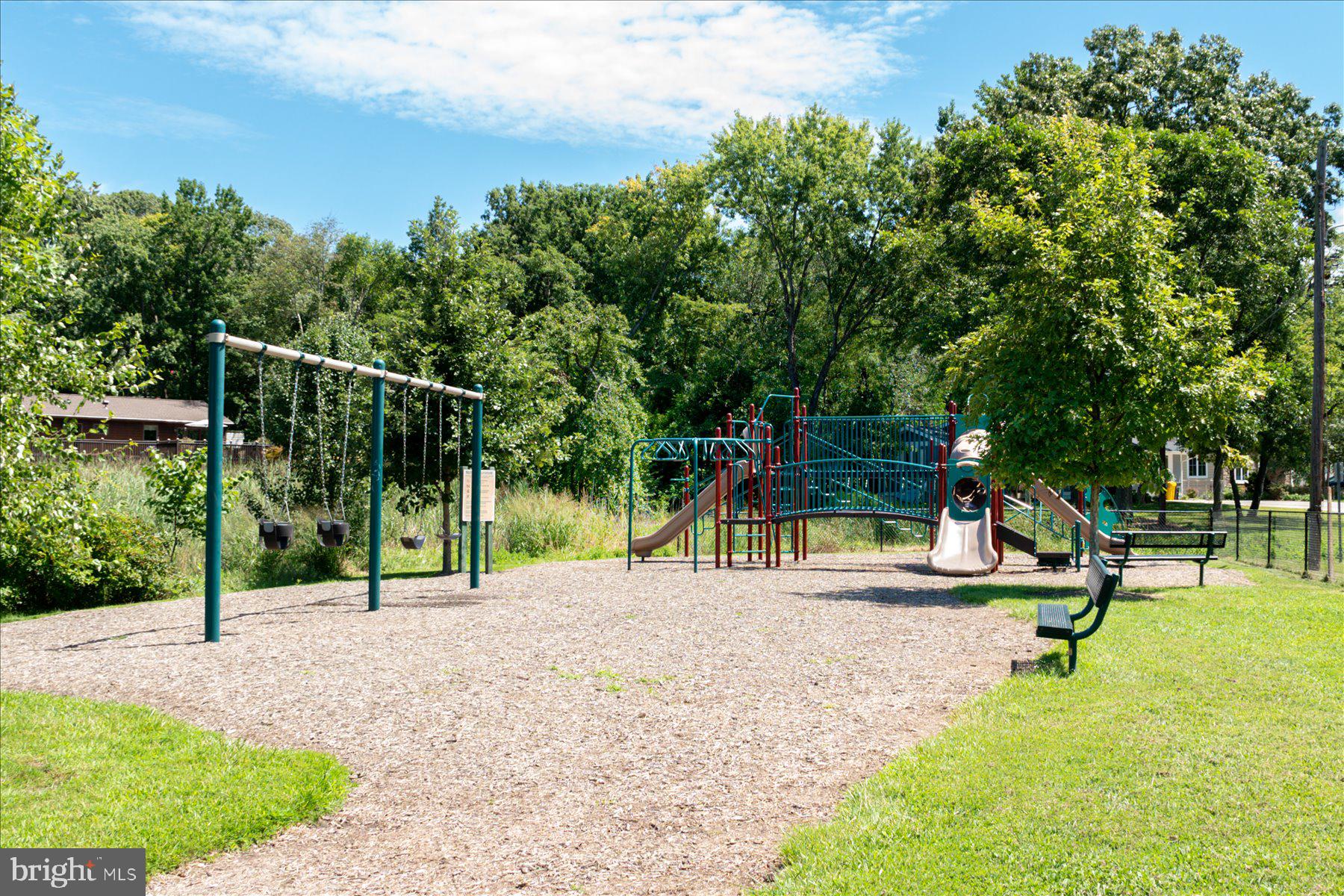 WOODLAND BEACH - Residential