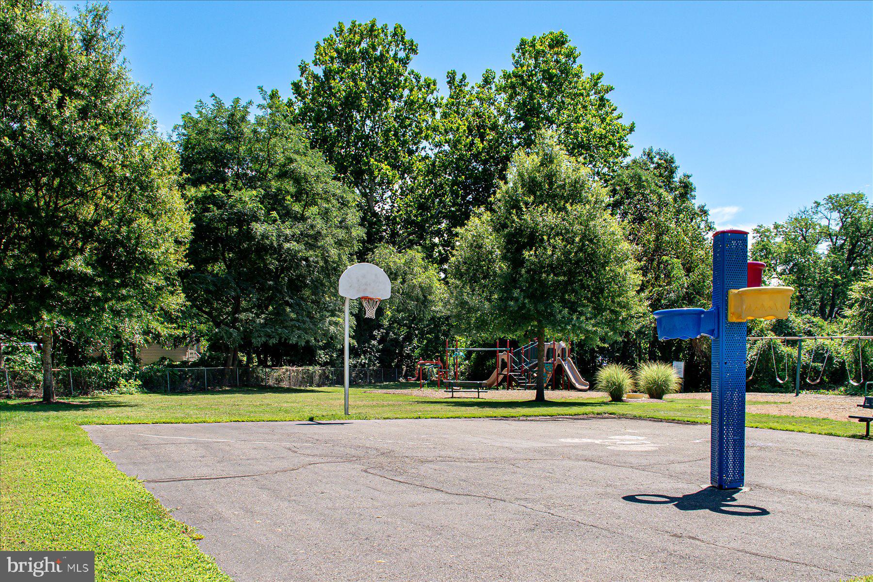 WOODLAND BEACH - Residential