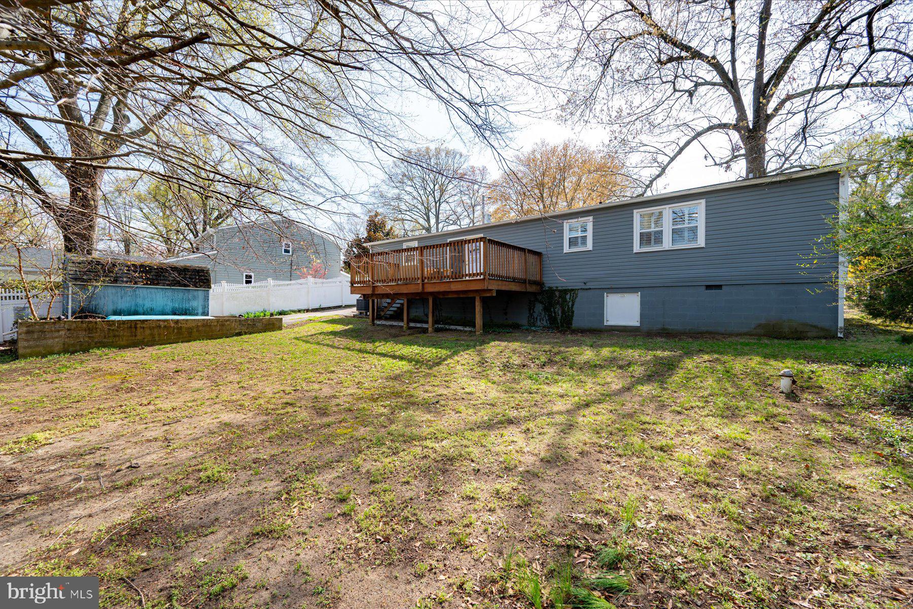 WOODLAND BEACH - Residential