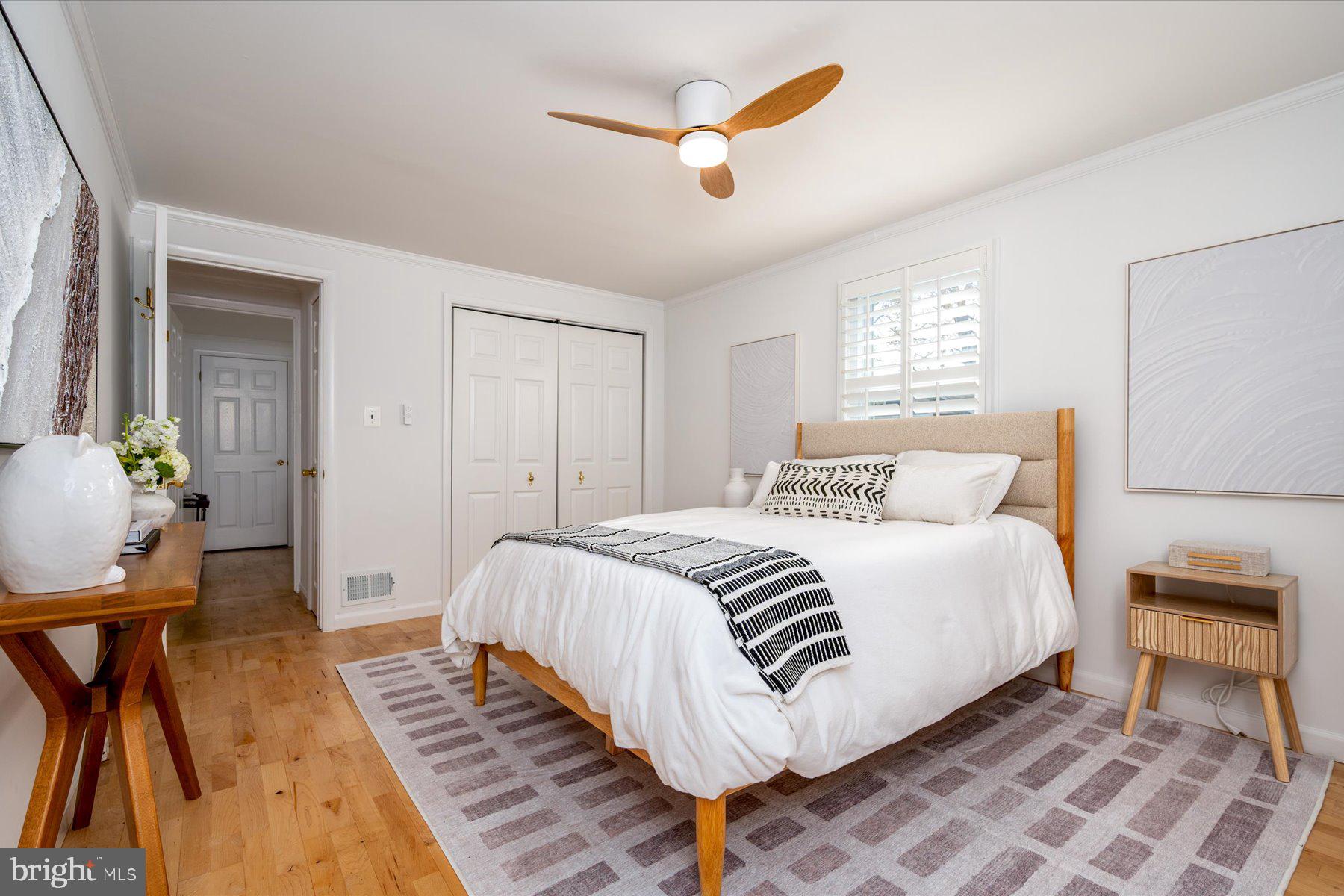 WOODLAND BEACH - Residential