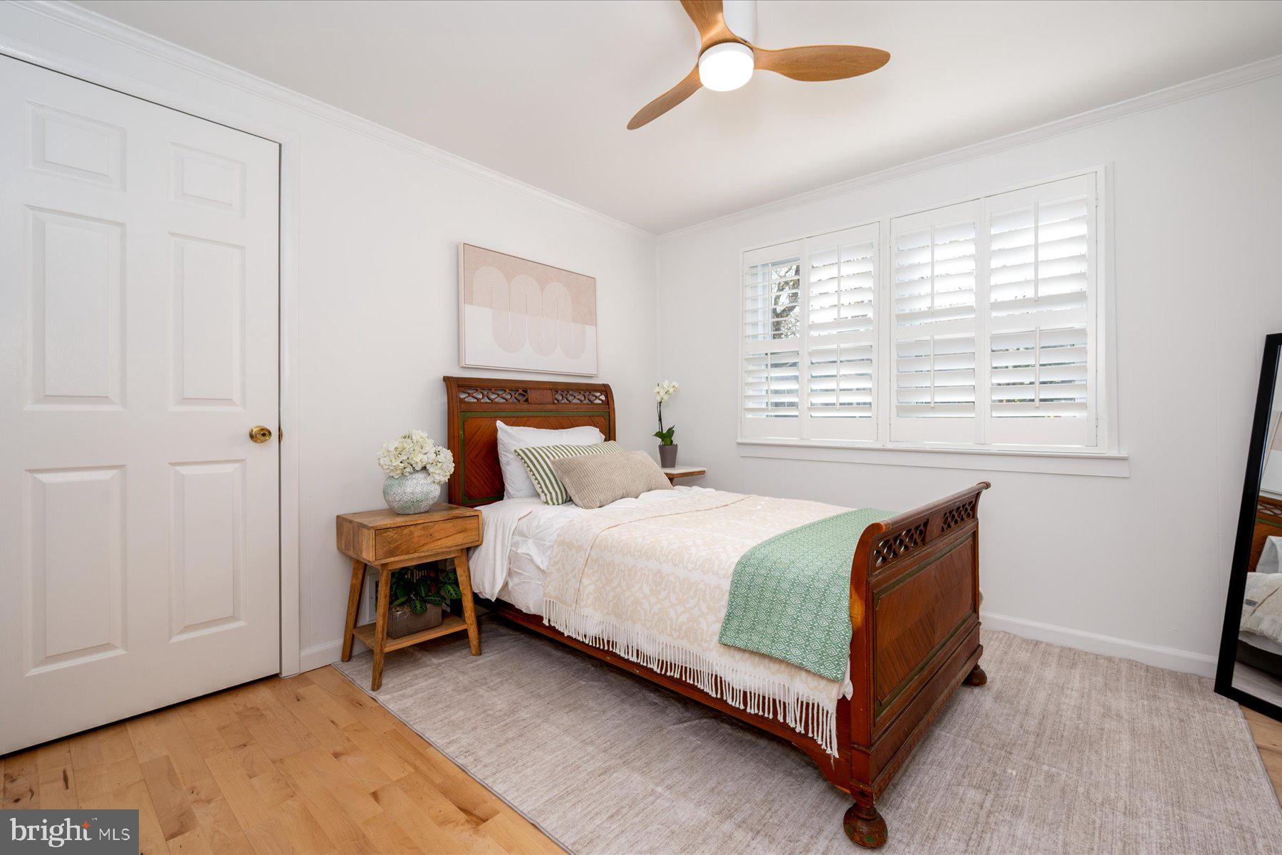 WOODLAND BEACH - Residential