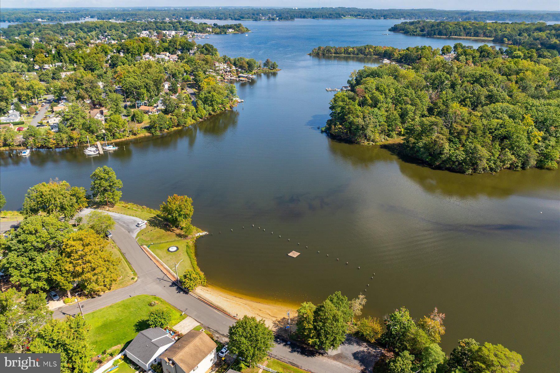 WOODLAND BEACH - Residential