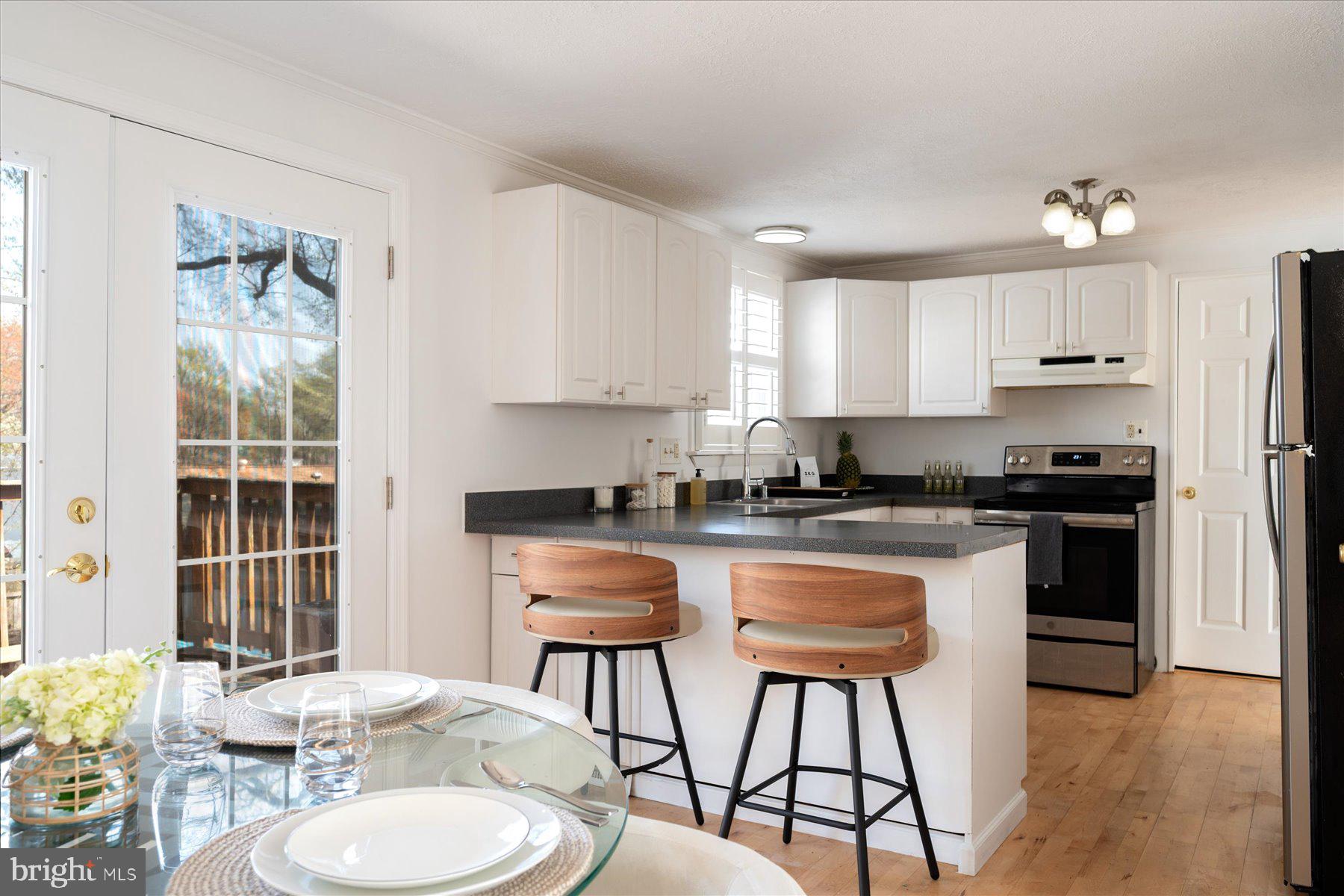 WOODLAND BEACH - Residential