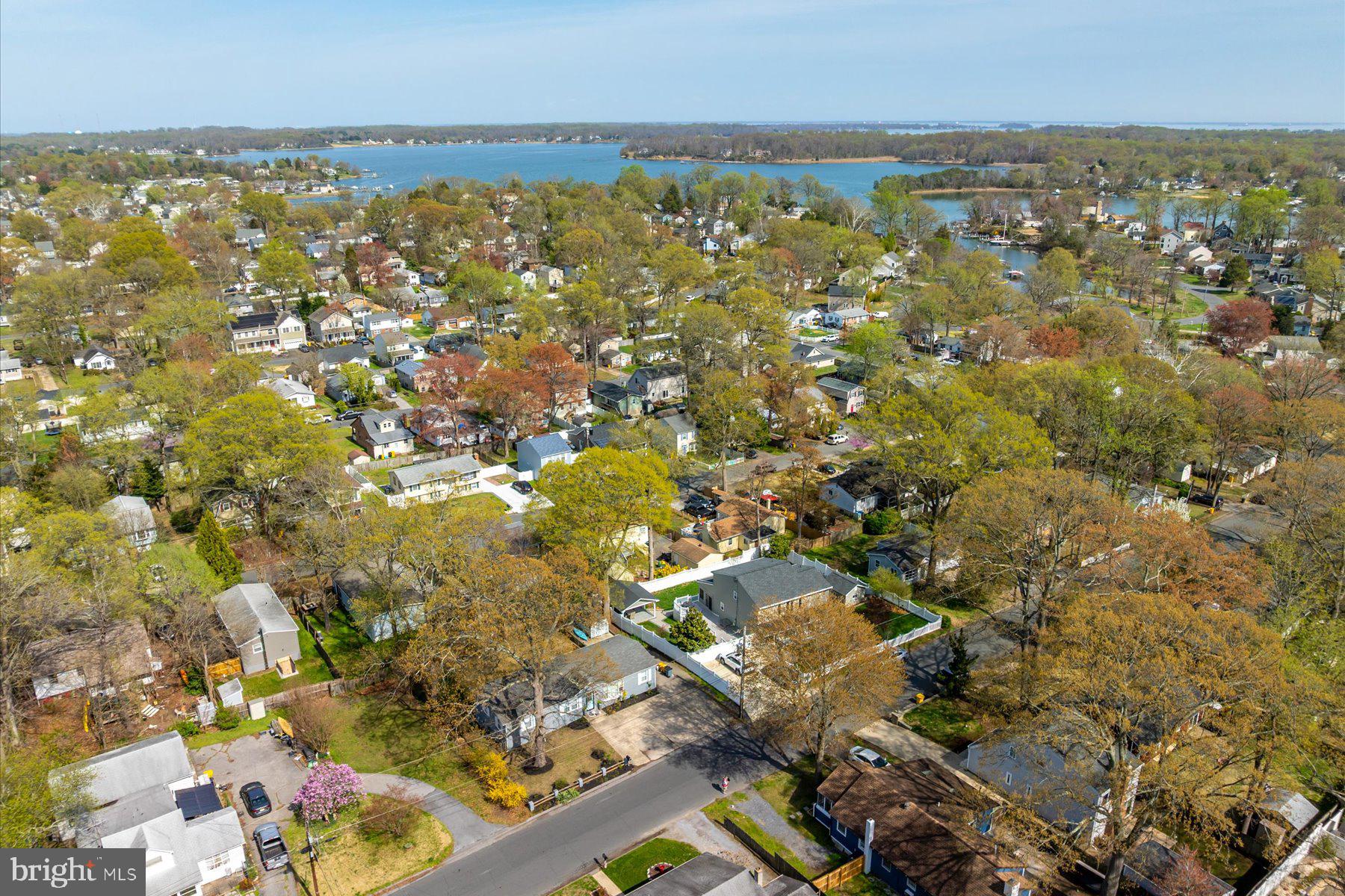 WOODLAND BEACH - Residential