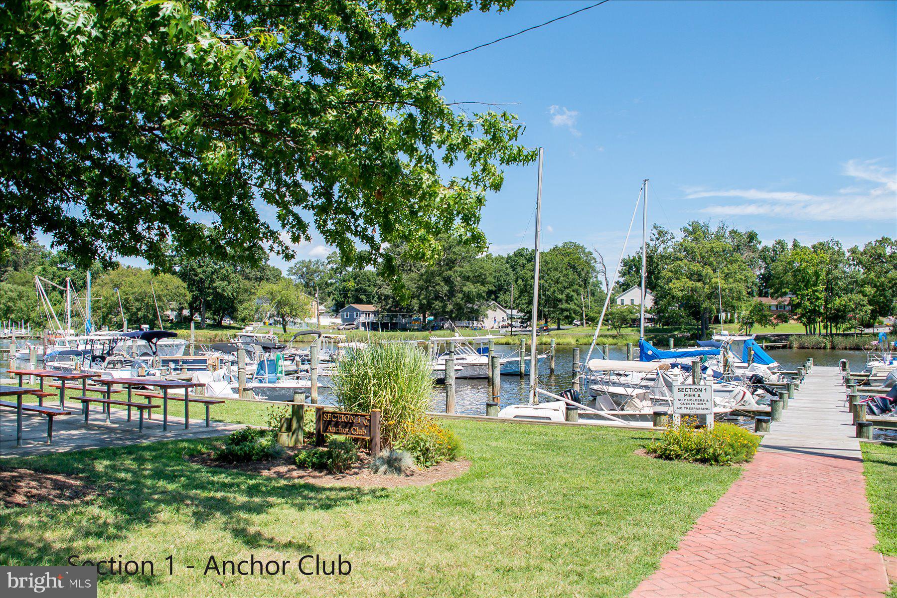 WOODLAND BEACH - Residential