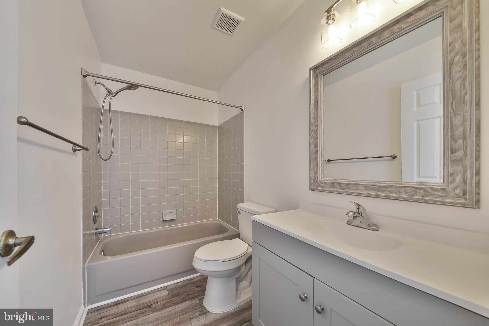 NEWTOWN GRANT - Residential Lease