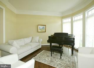 ROUNDTREE PARK - Residential Lease