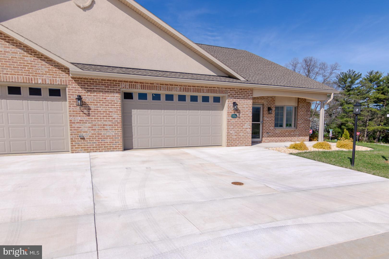 EMERALD POINTE - Residential