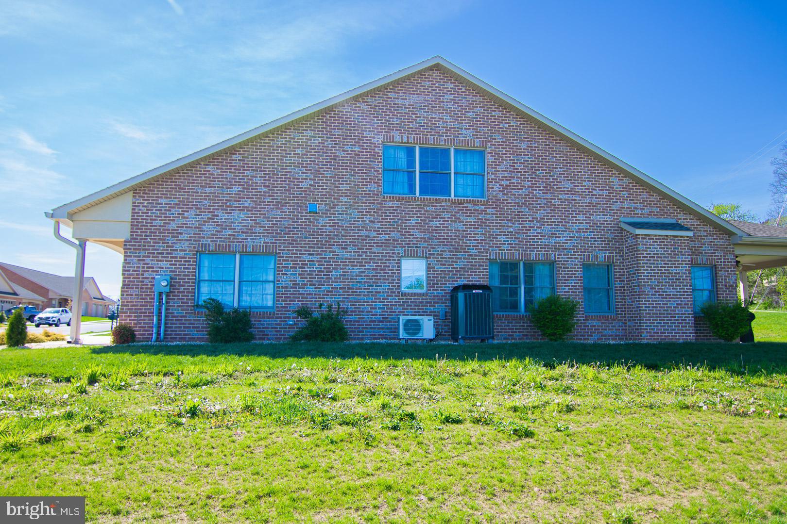 EMERALD POINTE - Residential