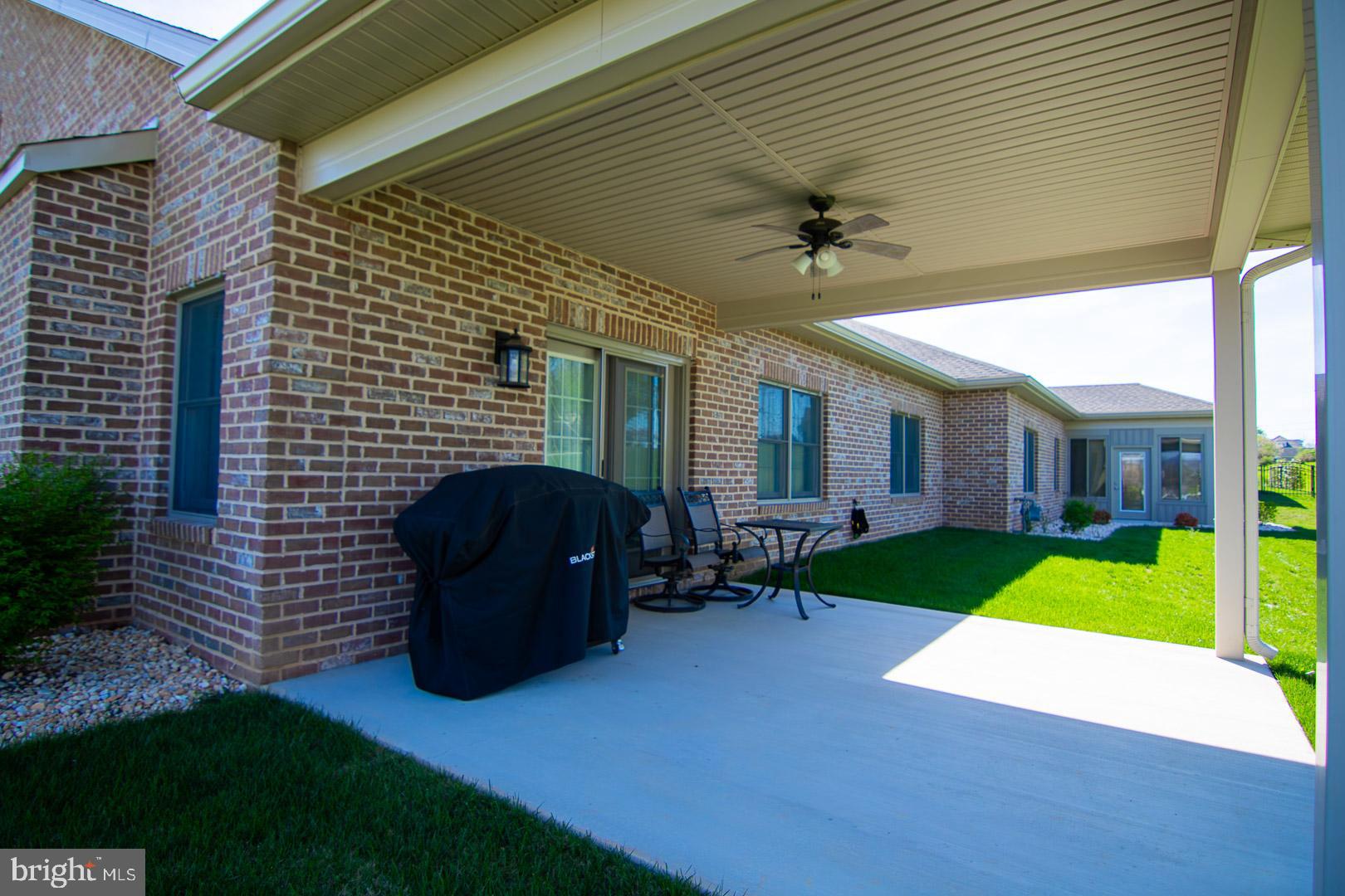 EMERALD POINTE - Residential