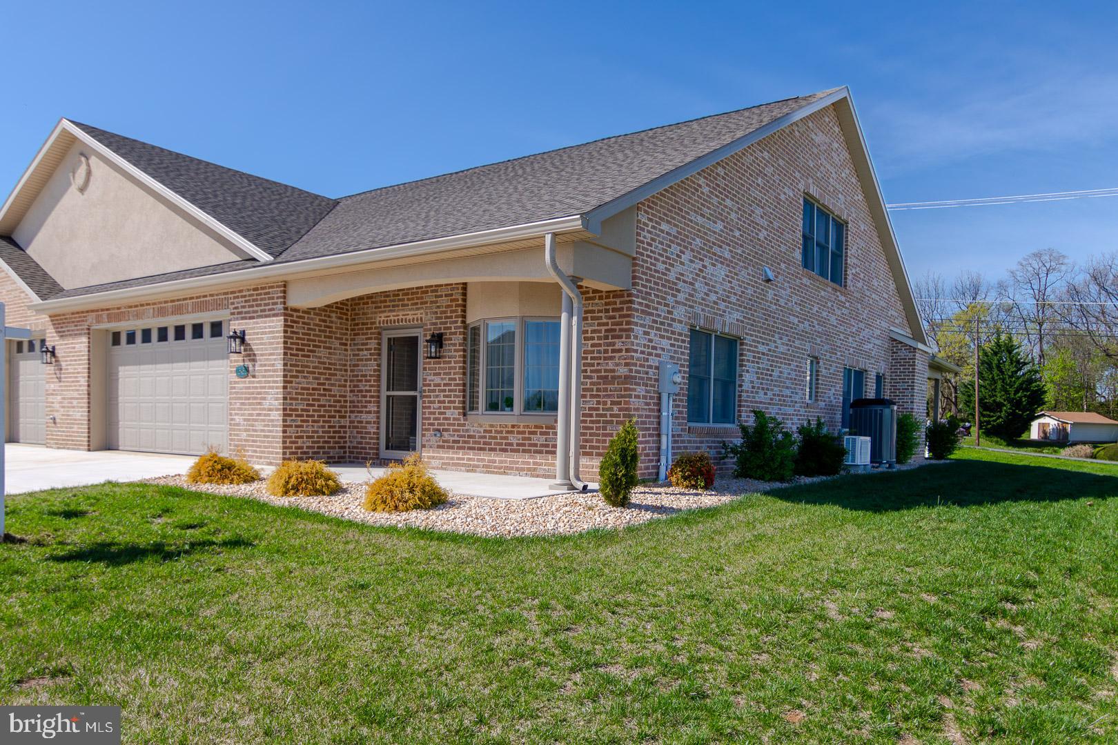 EMERALD POINTE - Residential