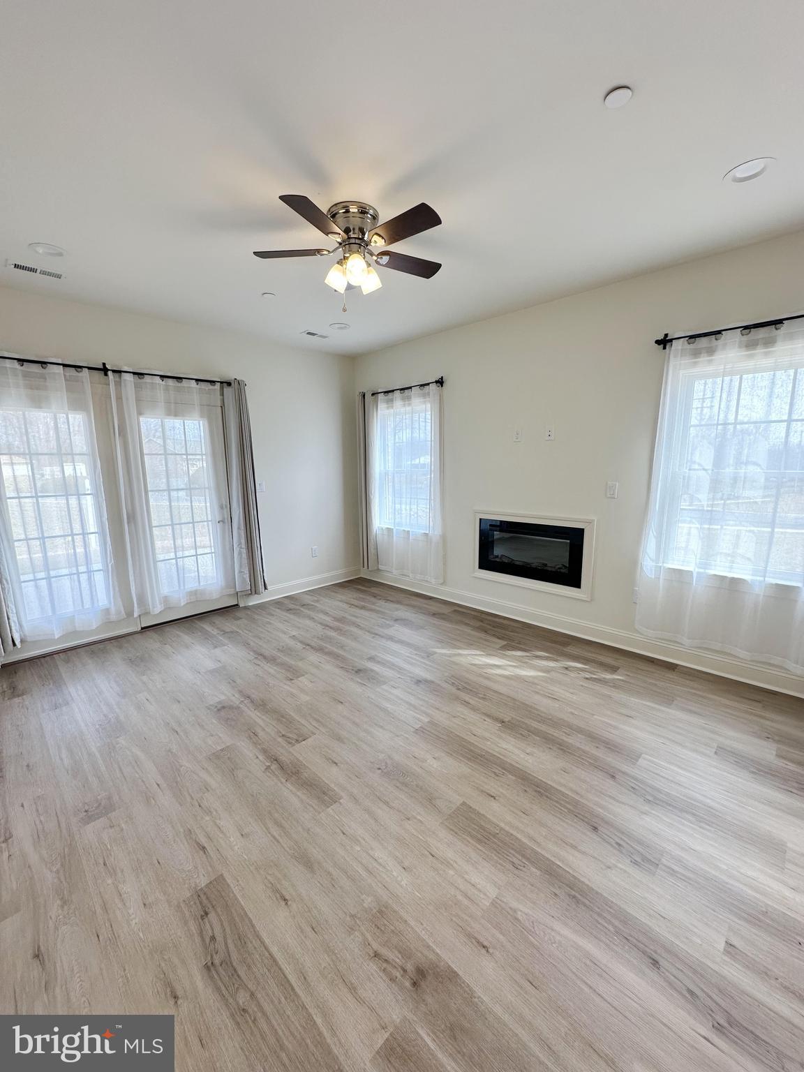 EMERALD POINTE - Residential