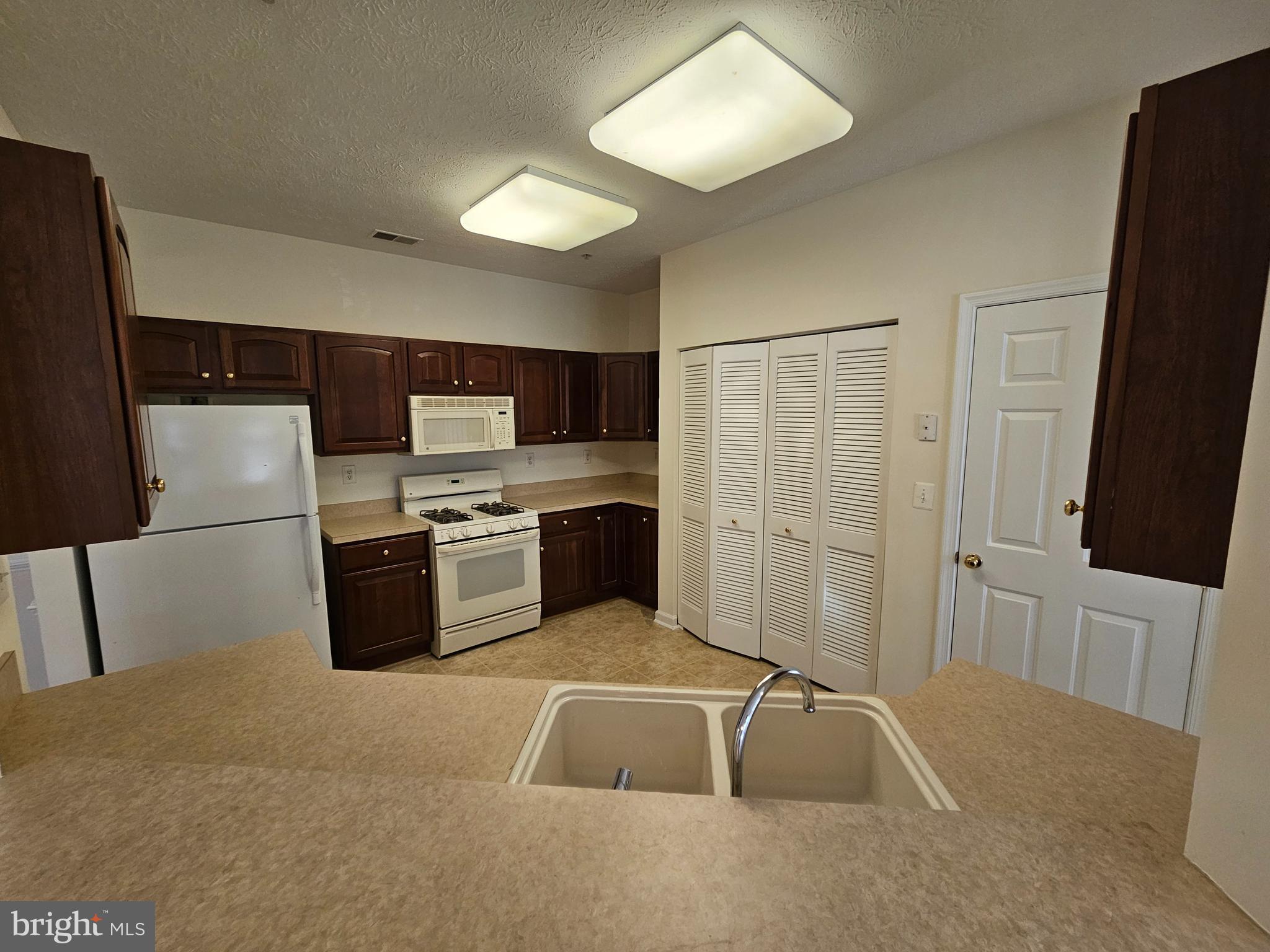 PINEY ORCHARD - Residential Lease