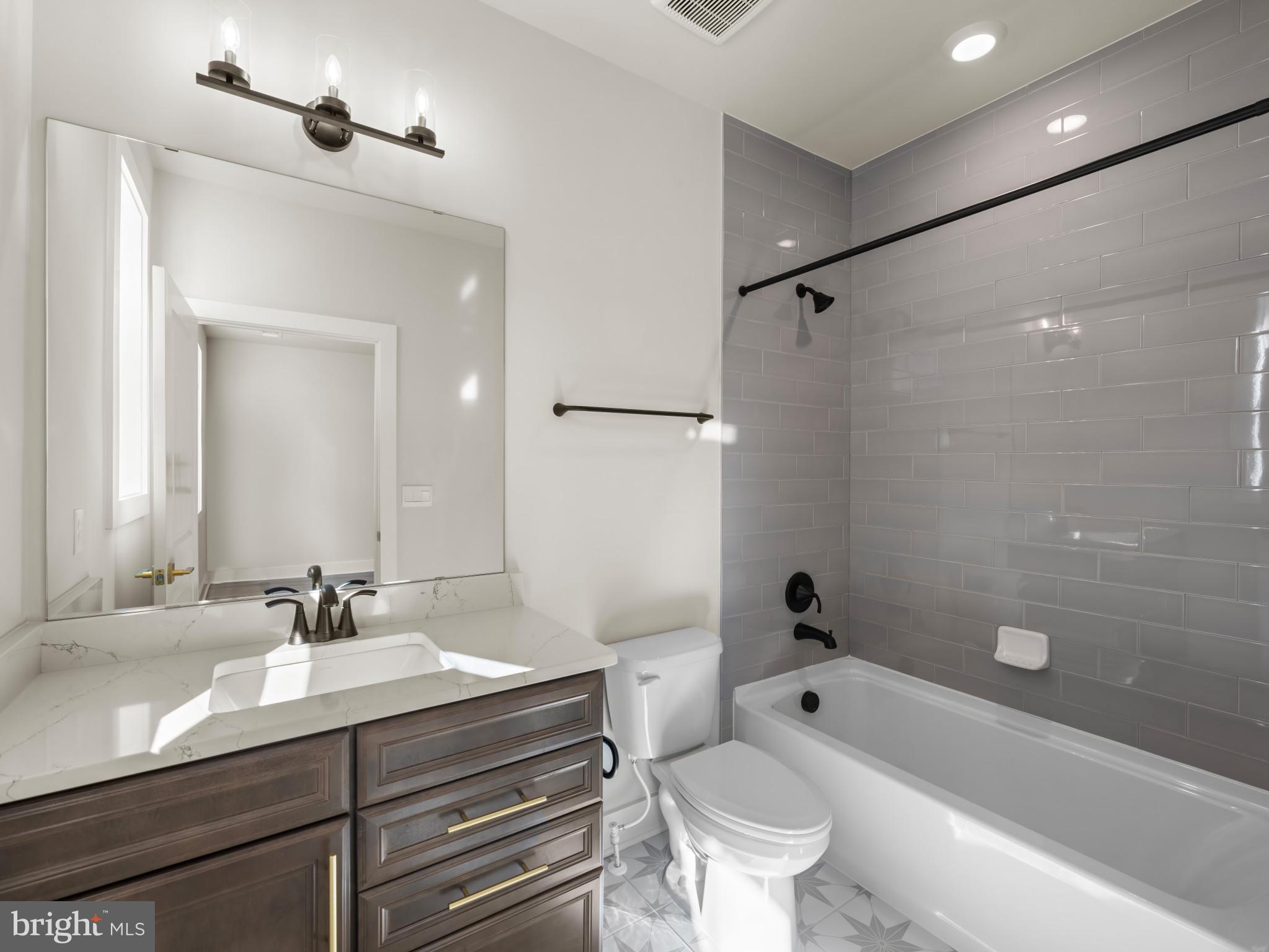 COLLINGWOOD CHASE - Residential