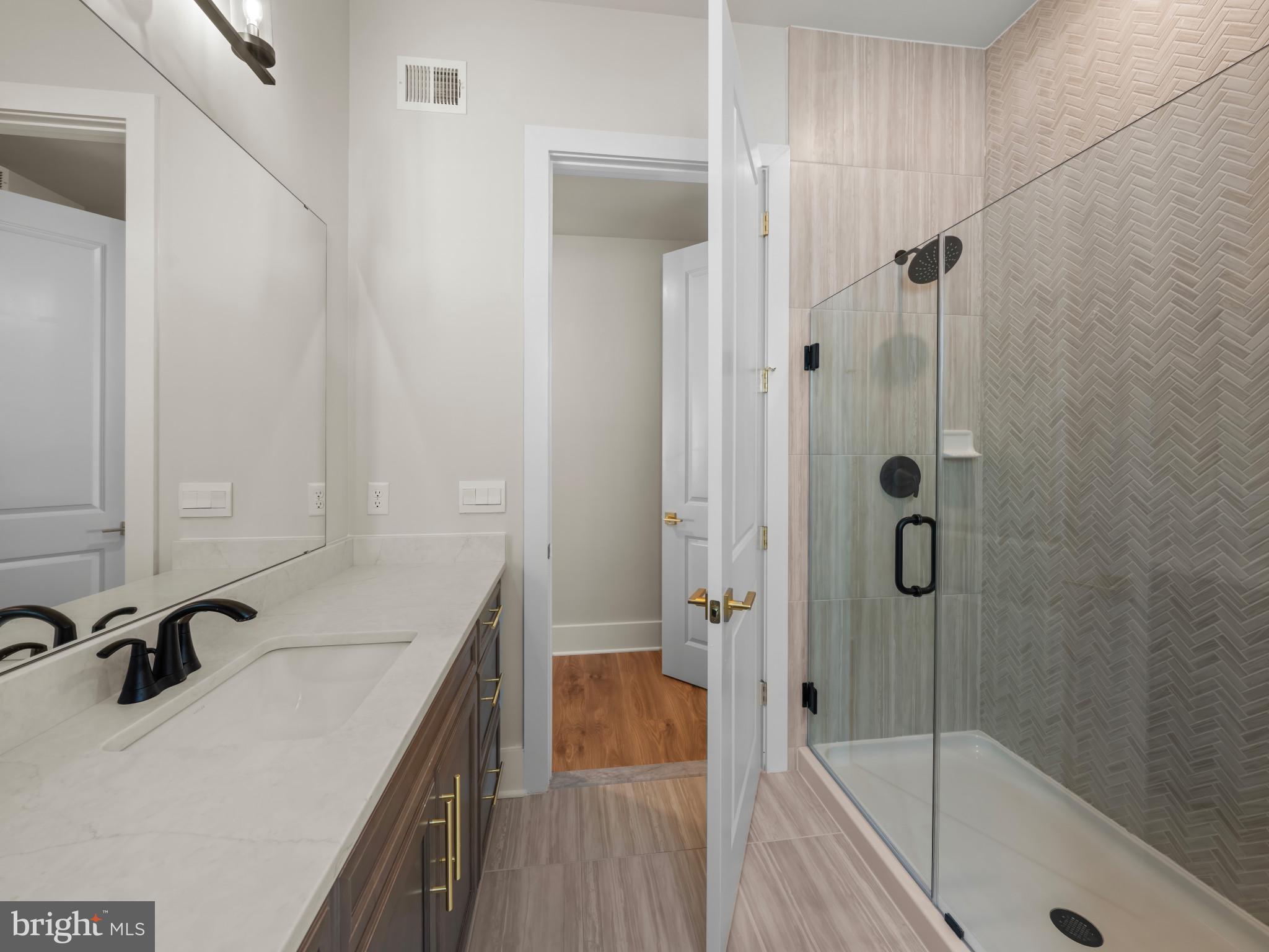 COLLINGWOOD CHASE - Residential