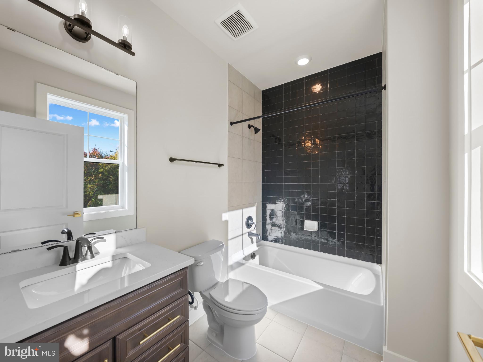 COLLINGWOOD CHASE - Residential