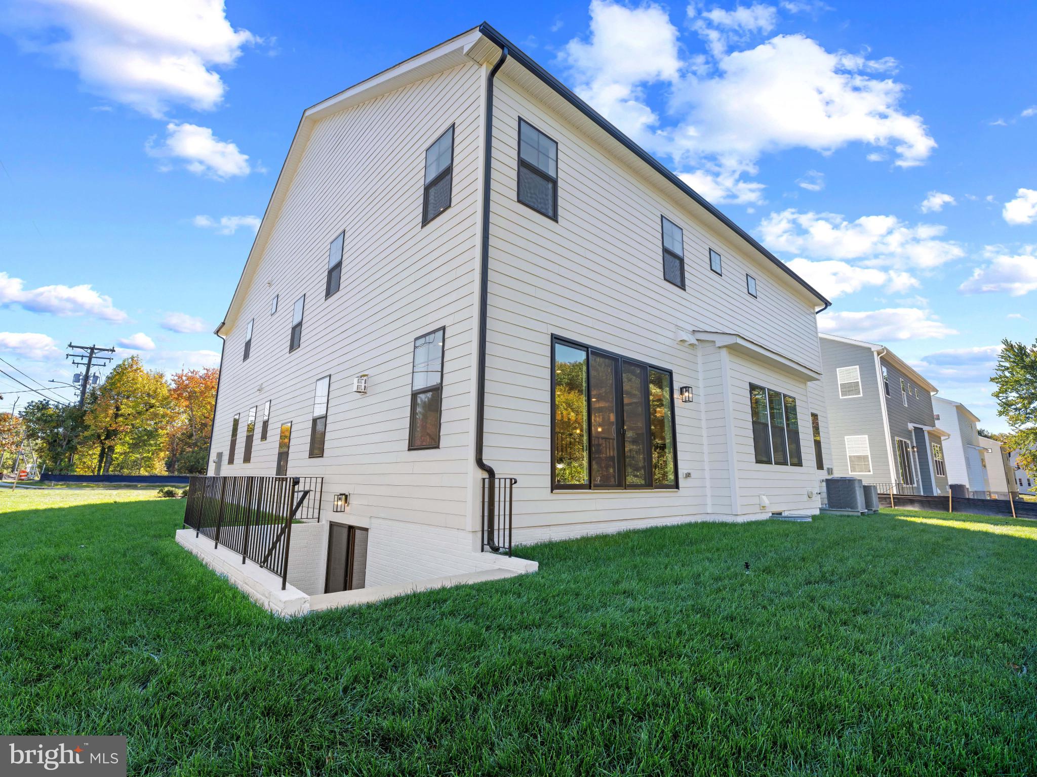 COLLINGWOOD CHASE - Residential