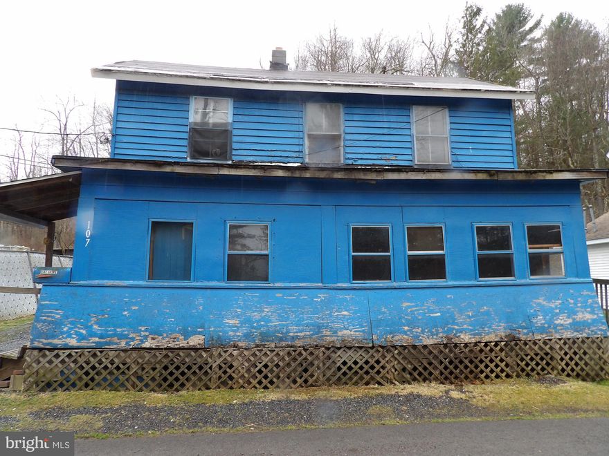 Just outside of town this home is easy access to most amenities and just minutes from freshwater lake and snow skiing.  Offers a nostalgic feel of days gone by in this simple kitchen .  Check it out today and make it your own home sweet home.