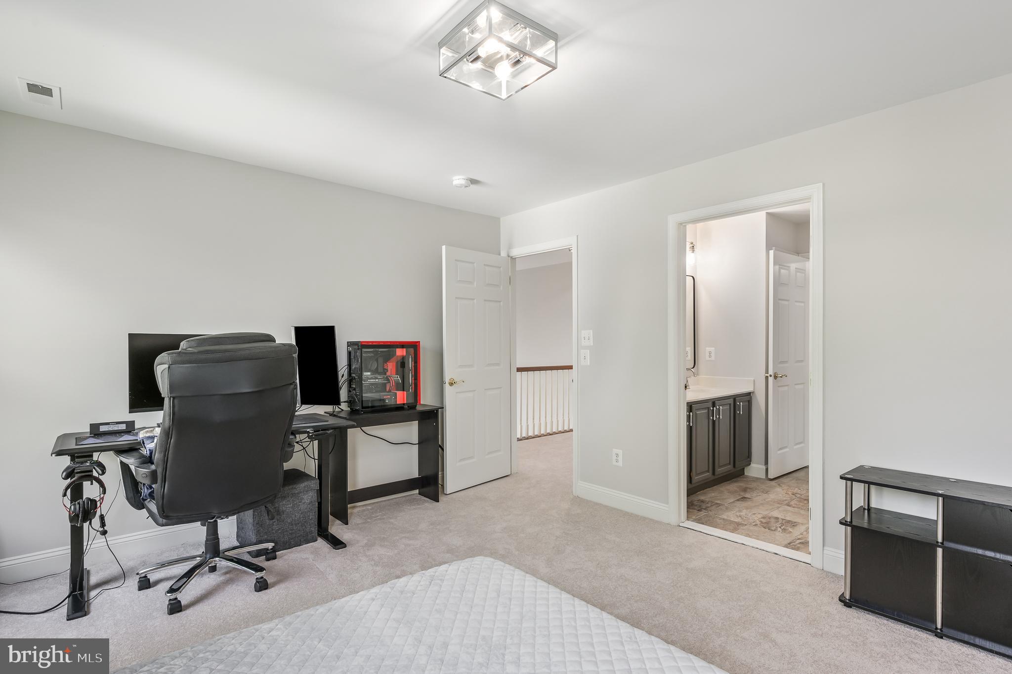 FARMWELL HUNT - Residential