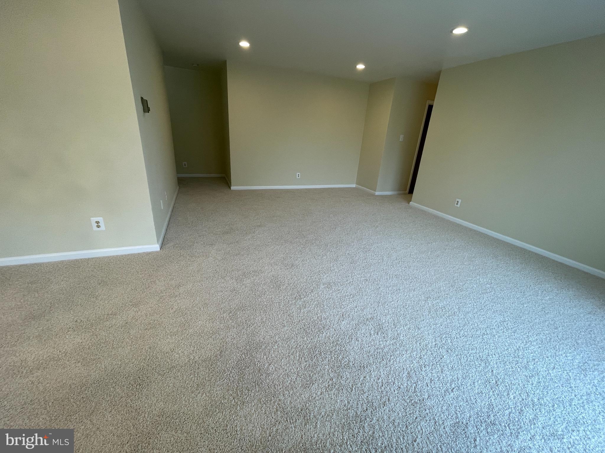 YORKTOWN CONDOMINIUM - Residential Lease