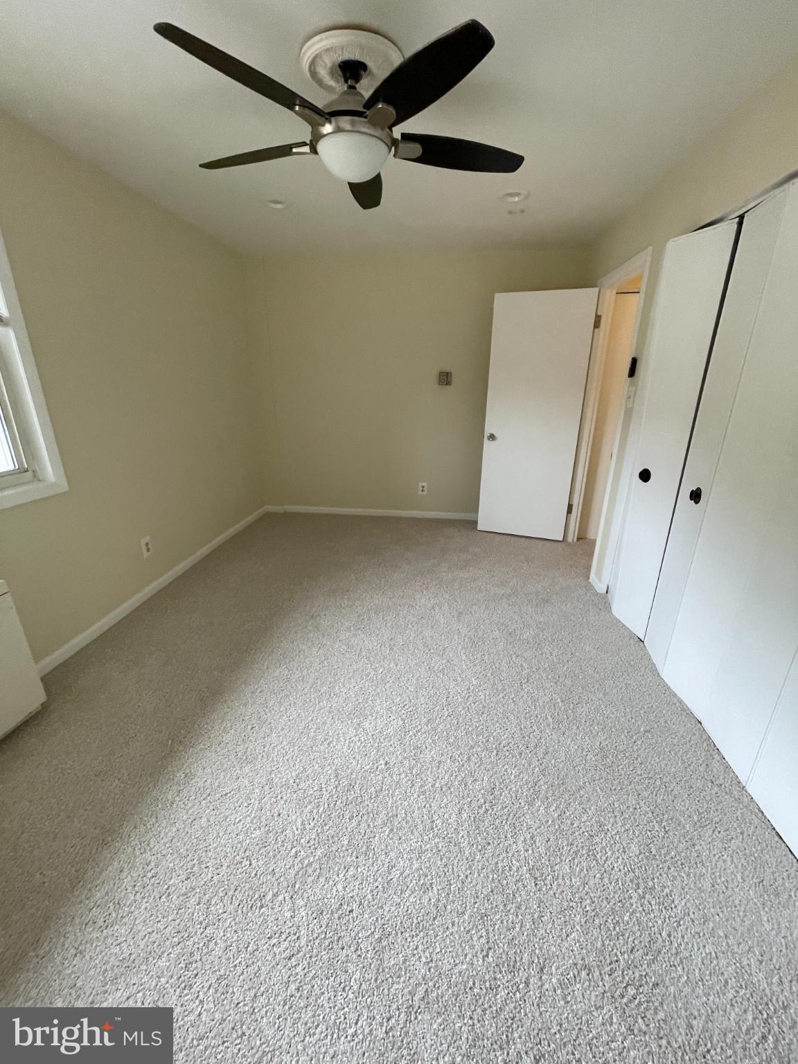 YORKTOWN CONDOMINIUM - Residential Lease