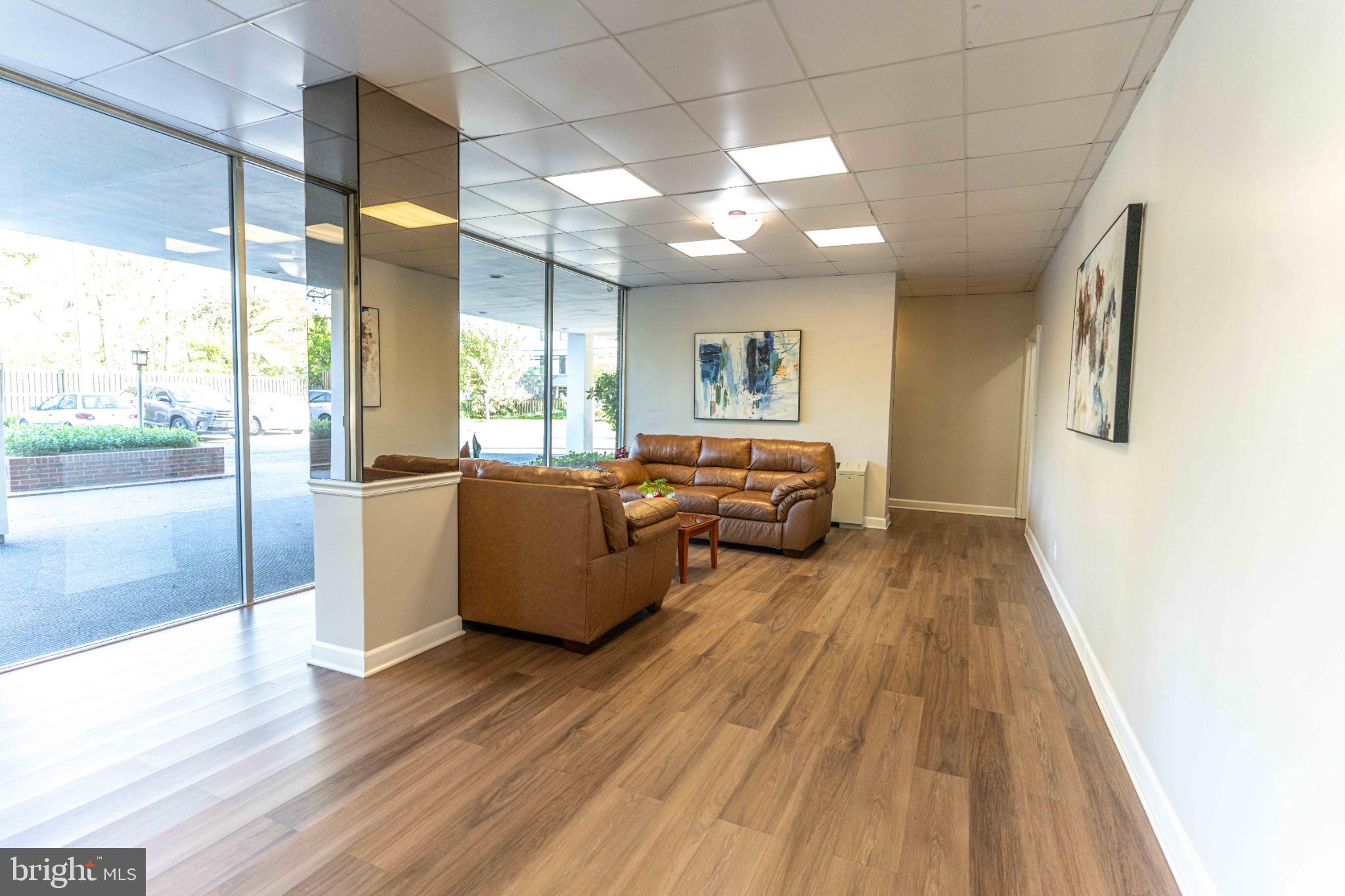 YORKTOWN CONDOMINIUM - Residential Lease