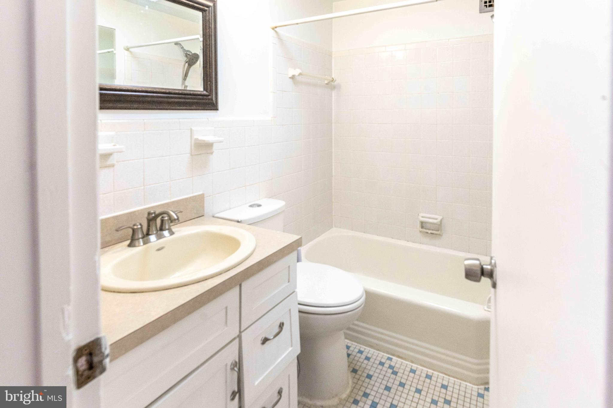 YORKTOWN CONDOMINIUM - Residential Lease